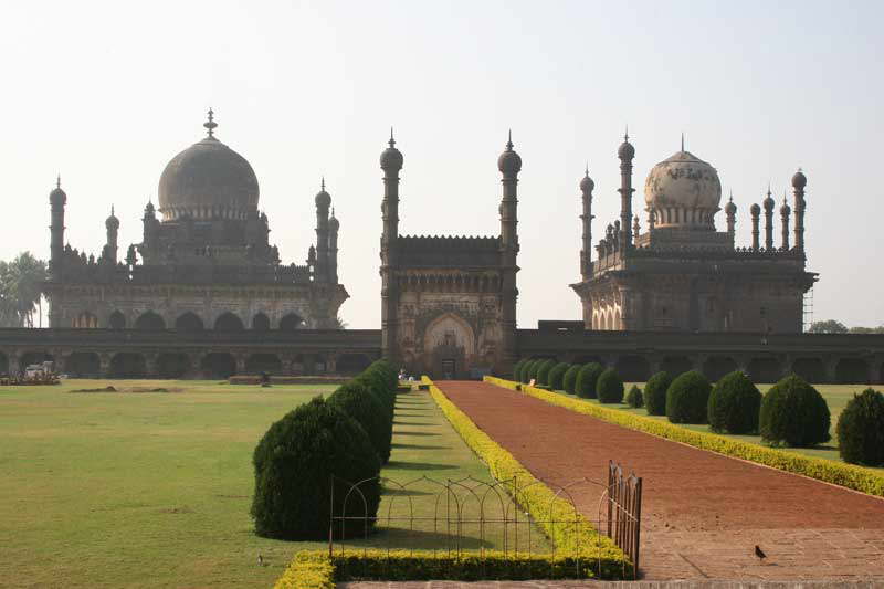 Bijapur - Mausoleum Ibrahim Rauz 